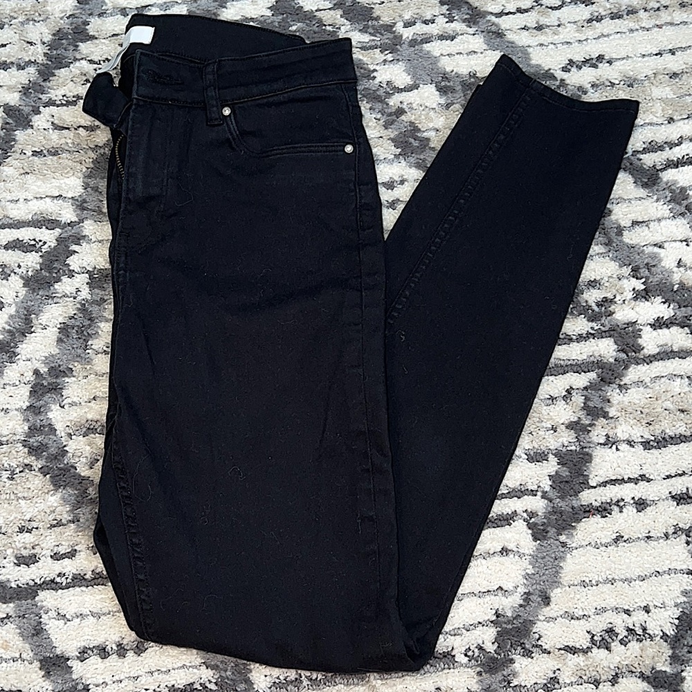 H&M - BLACK SKINNY JEANS